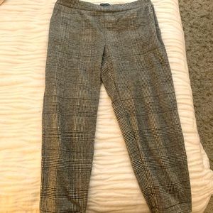 Perfect cropped work pants. STRETCHY :)